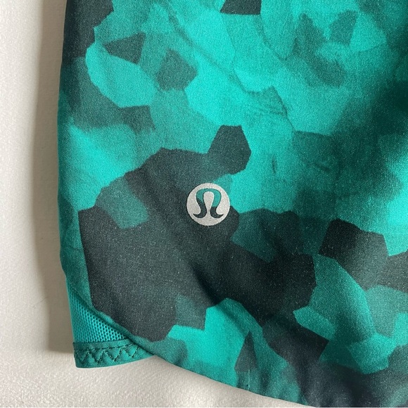 Women's Camouflage Green Shorts - Picture 8 of 9